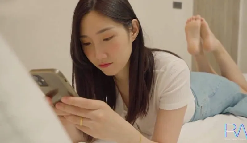 Xinh đẹp nhưng vẫn bị người chồng địt trộm, vợ yêu buồn tình cho anh giao hàng xxx luôn